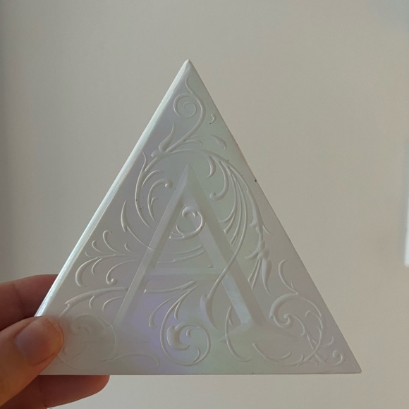 Kat Von D Alchemist Holographic eyeshadow palette - Picture 2 of 3